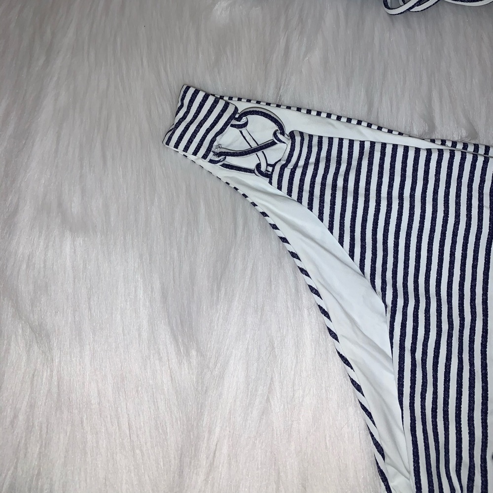 Cute Roxy Halter Bikini!! - Picture 2 of 5